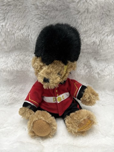 Windsor castle queens guard - castle,