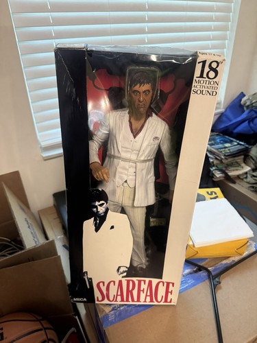 Neca scarface white suit - neca,