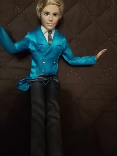 Mattel ken barbie - ken, posing