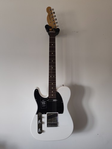 Left handed fender player - left, ii