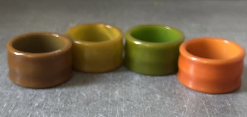 Vintage bakelite round - 4,