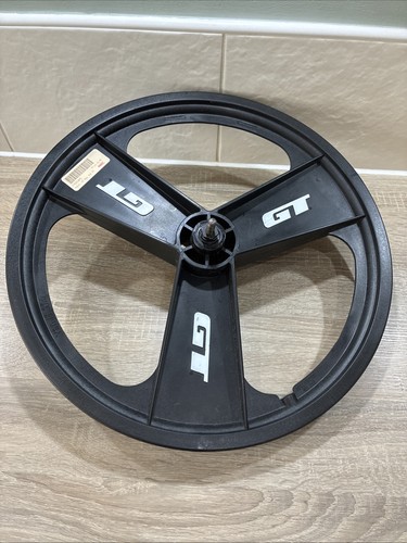 Front mag wheel - fan, old