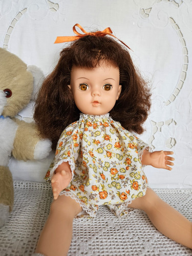 Pedigree doll 1960s pretty - ,