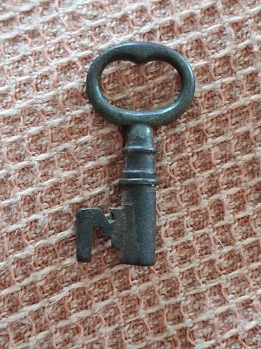 Pretty antique key 5cm brass - antique,