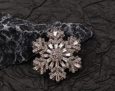 SNOWFLAKE SILVER BROOCH WHITE CRYSTAL SPIN UNISEX ADULT CHRISTMAS STOCKING GIFT