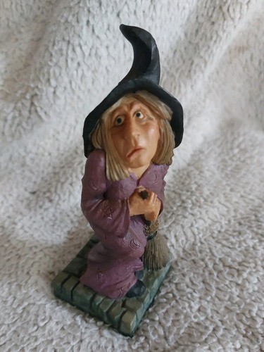 The insecure witch - the,