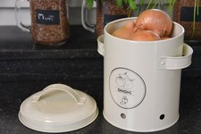 Onion Storage Container Metal Lid Tin Kitchen Storage Tub Cream 