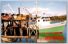 Postcard unloading day - day's, catch