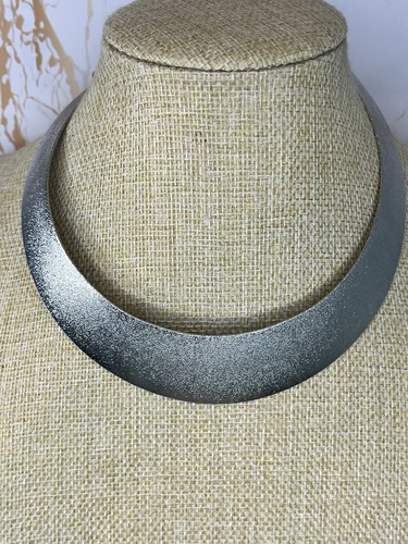 Statement textured silver - statement,
