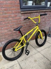 BMX GT AIR BIKE IN YELLOW/GOOD CONDITION/BRAKES A BIT WORM OUT/ pick up only