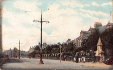 POSTCARD - TYNE & WEAR - GATESHEAD - DURHAM ROAD SHOWING FOUNTAIN - POSTED 1904