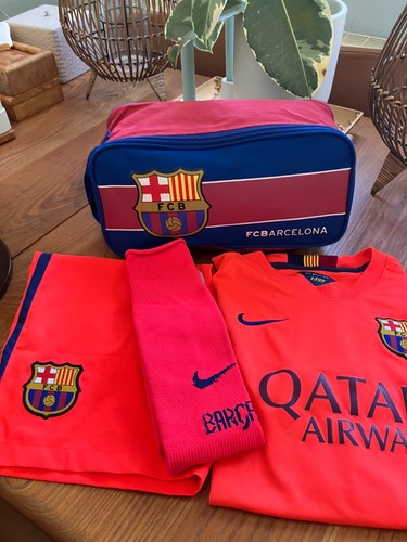 Junior barcelona away - barcelona,
