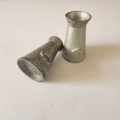 Miniature pair metal - metal, milk