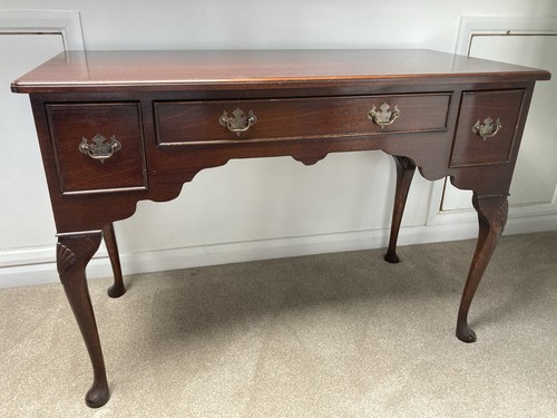 Elegant dressing table - elegant, table/