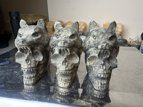 4kg pyrite skull - 1.4kg, wolf