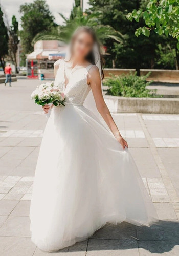 Luxurious wedding dress size