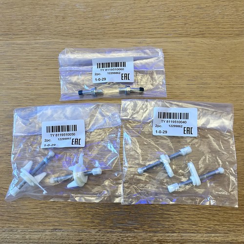Genuine toyota headlight clips - toyota,