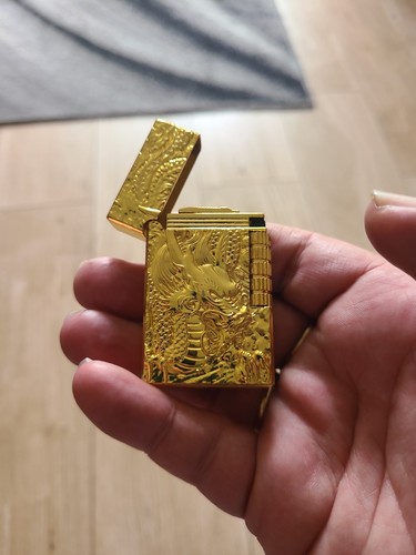 Gold tone gas lighter - gold,