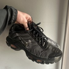 NIKE AIR MAX PLUS TN TUNED EMB
