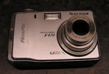 FUJIFILM FINEPIX F470 DIGITAL CAMERA - 6.0MP 3x XD - Tested + Fully Working