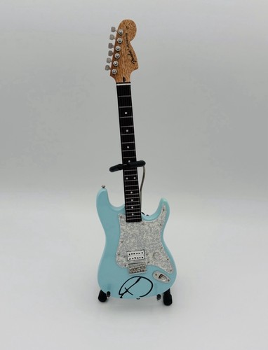 Tom delonge signed mini - signed,