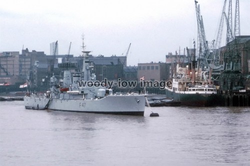 Sq0359 royal navy warship - royal,