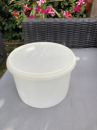 Vintage tupperware round food - round,