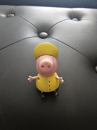 Peppa pig raincoat figure - peppa,