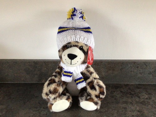 Bnwt leeds united hand knitted - bnwt,