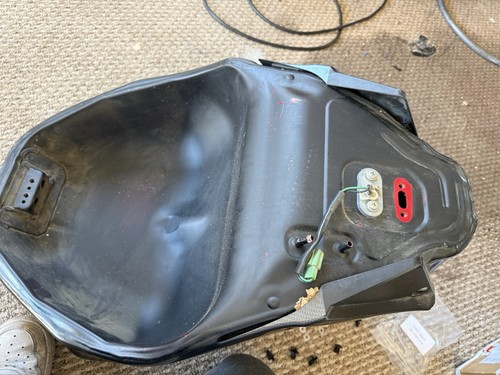 Yamaha 1999 fuel tank - r1,