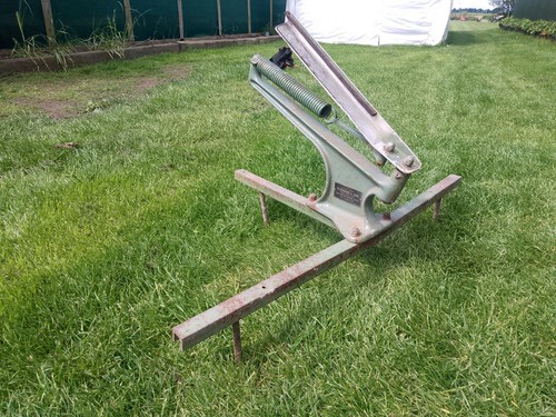 Bowman clay pigeon trap - clay,
