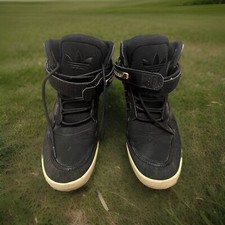 Mens Size 10.5 - Adidas AR 2.0