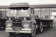 B/W PHOTO: SPINKS TRANSPORT SEREVICES GUY INVINCIBLE ARTIC FLAT TRAILER - SUP 98