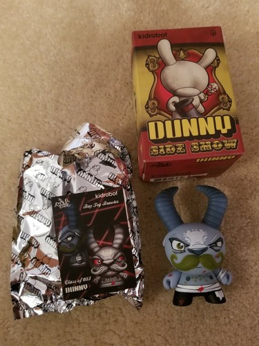 Kidrobot dunny sideshow - kidrobot,