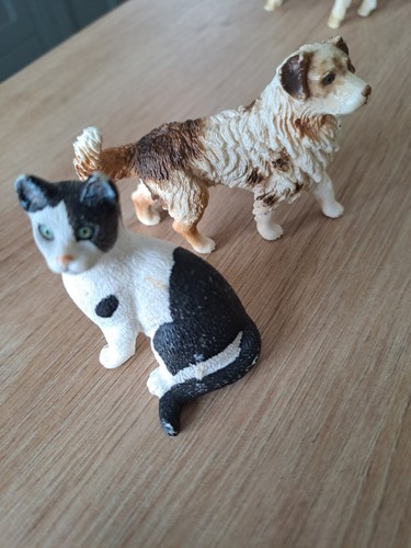 Schleich dog and cat - dog,