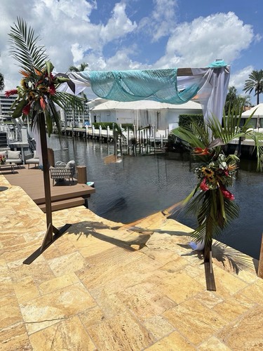 Square wooden wedding arch - square,