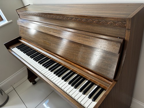 Upright piano - upright,