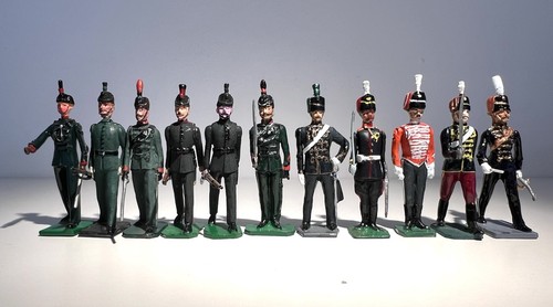 Painted metal toy soldiers - 11,