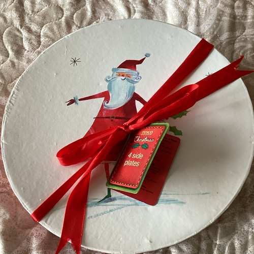 Tesco christmas side - 4, plates