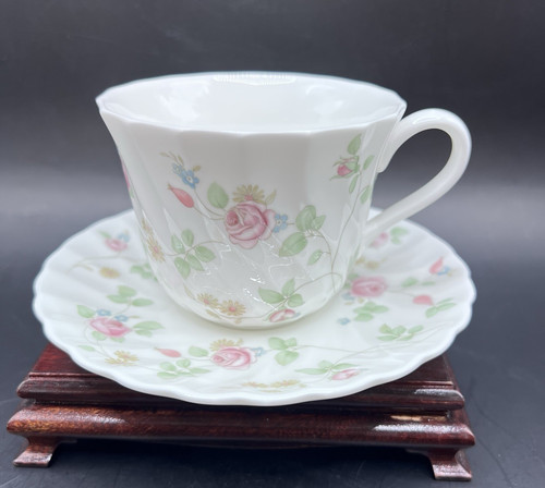 Wedgwood rosehip bone china - bone,
