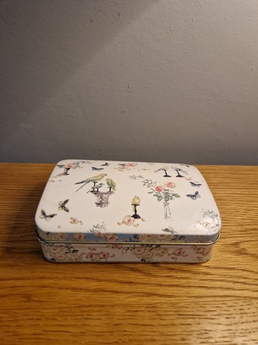 Small storage tin - storage, vintage