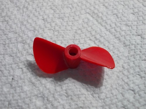 Red plastic prop - (vg,