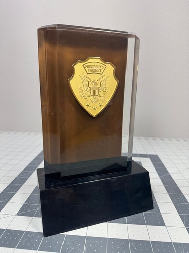 Vtg president cabinet trophy - president's,