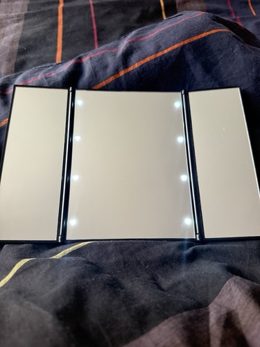 Tri fold led make mirror - make-up,