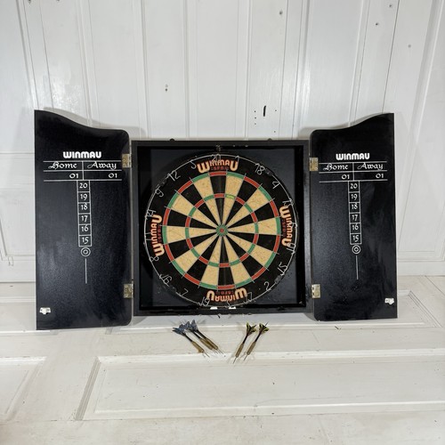Winmau dartboard cabinet - dartboard, set