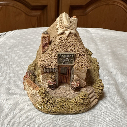Lilliput lane smallest inn - lilliput,