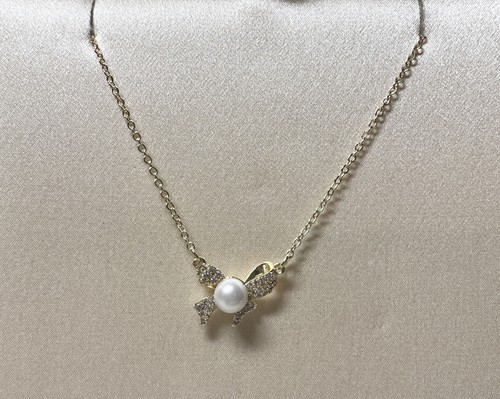 Pendant necklaces gold - ,