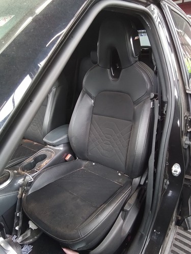 Front seat nissan - front,