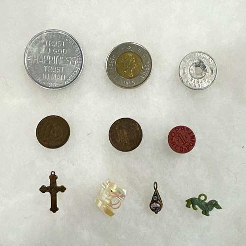 Mixed lot small collectibles - lot,