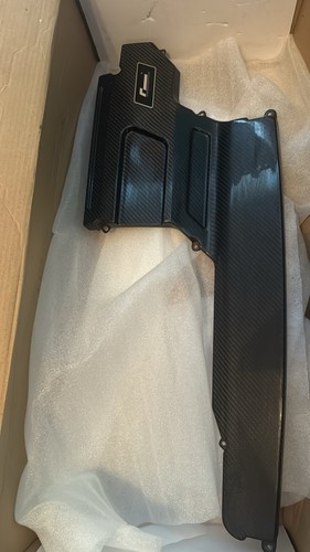 R600 gloss carbon intake lid - gloss,